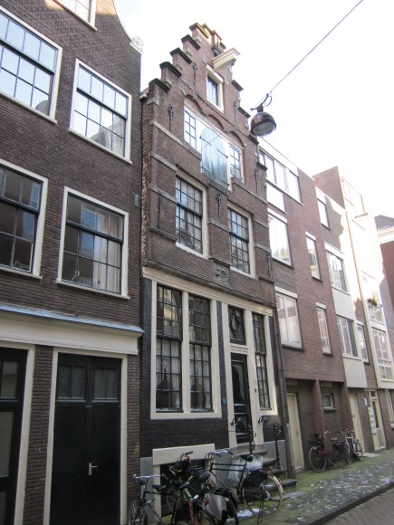 Amsterdam, vandaag. Rapenburg 73. Het voormalige woonadres van Piet Hein?? (foto: René Hoeflaak) 