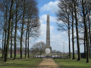 18 maart 2013,  Soestdijk; De Naald van Waterloo gezien vanaf de Koningslaan (foto: René Hoeflaak)