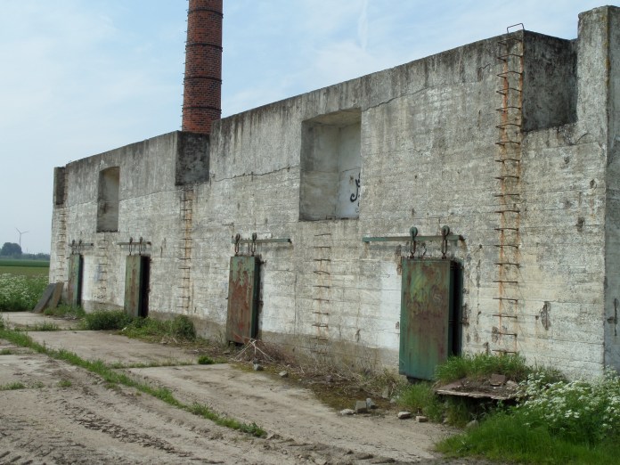 Zijgevel van het ketelhuis van de vlasroterij bij Schenkeldijk (foto: René Hoeflaak)