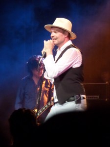 Utrecht, Tivoli: Zanger Gordon Downie van The Tragically Hip (foto: René Hoeflaak)