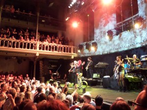 Amsterdam, Paradiso, vrijdag 9 augustus 2013:  The B-52s (foto: René Hoeflaak)