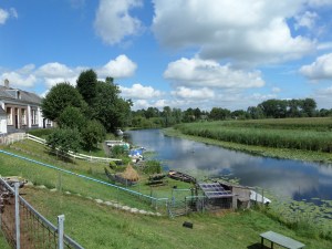 6 augustus 2013: De rivier de Linge langs de Lingedijk bij Acqouy (foto: René Hoeflaak)