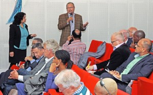 Rotterdam, 26 september 2013: Paneldiscussie tijdens het Seminar "Suriname en Nederland, uw toekomst" (foto: Gerard van Santen)