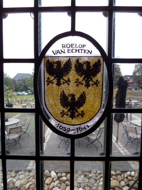 Coevorden, raamgravure Roelof van Echten in  één van de ramen van Kasteel Coevorden (foto: René Hoeflaak)