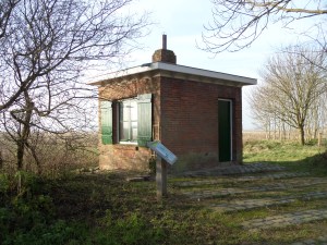 Woensdrecht: Aan de rand van natuurgebied Markiezaat staat de voormalige waarnemingspost Scheldevanger. Vanuit de post werden in de Tweede wereldoorlog  bominslagen boven de Schelde  geanalyseerd en geobserveerd (foto: René Hoeflaak)