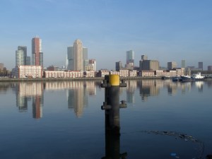 Rotterdam, 3 december 2013: Maashaven. 2.000 meter lang,  32 meter breed, 3-10 meter diep (foto: René Hoeflaak)