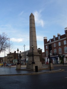 25 december 2013: Engeland, London, Stratford: Obelisk ter nagedachtenis van Samuel Gurney (1786-1856). Bankier Gurney zette zich op tal van manieren in voor de samenleving en mensenrechten (foto: René Hoeflaak)