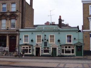 25 december 2013:  Pub King Edward VII aan 47 Broadway, London E15 4BQ (foto: René Hoeflaak)