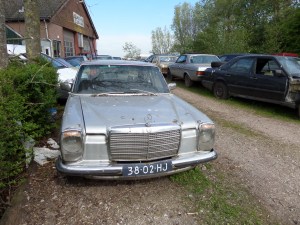 Goudriaan, 17 april 2014: Garage met sloopauto's aan de Noordzijde (foto: René Hoeflaak)