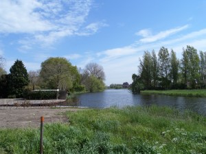 17 april 2014 ,Alblasserwaard:Het riviertje de Giessen tussen Hoornaar en Overslingeland (foto: René Hoeflaak)