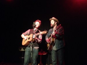 Rotterdam. Walhalla Theater: Ry Cavanaugh en Jeffrey Foucault (foto: René Hoeflaak)