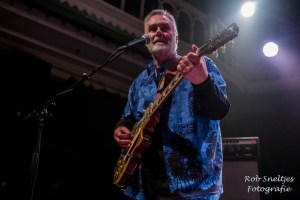 Amsterdam, Paradiso: The Rumour gitarist  Brinsley Schwarz (foto; www.robsneltjes.nl) 