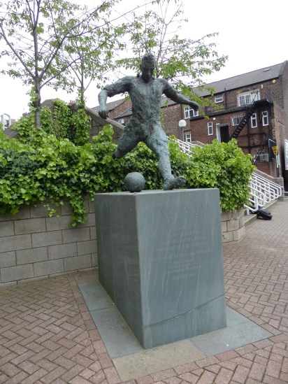 Standbeeld van Wor Jackie Milburn, footballer and gentleman (foto: René Hoeflaak)  