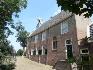 Geervliet, 1 augustus 2014: Voormalig stadhuis. Het gebouw zelf dateert uit 1346 (foto: René Hoeflaak)