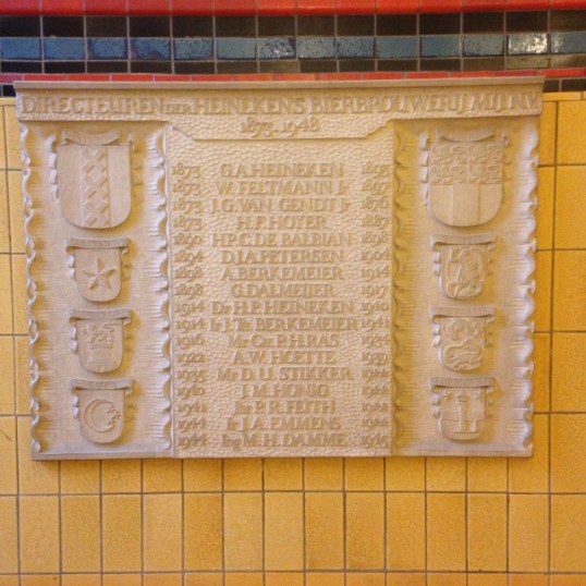 Gedenkplaat met directeuren van Heineken (foto: René Hoeflaak)