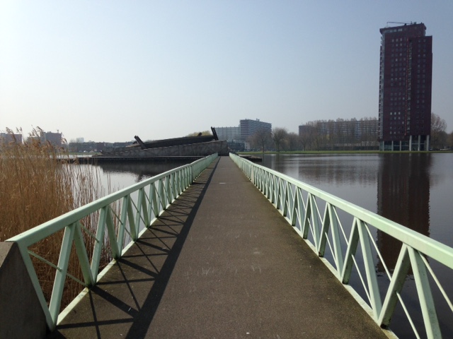 Rotterdam, 9 april 2015; brug naar Vierkant Eiland (foto: René Hoeflaak)