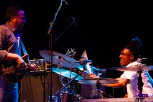 Zoetermeer, 12 april 2015: Stanley Clarke en drummer Mike Mitchell (foto: Bart Teunis