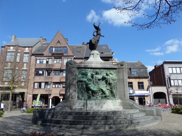 Belgie. Turnhout, 18 april 2015: . Monument van de gesneuvelde soldaten (foto: René Hoeflaak)