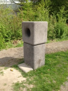 Rotterdam, 1 mei 2015: De zoemsteen in 'Ons Park' (foto: René Hoeflaak)