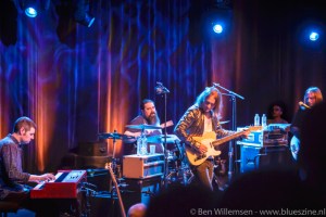 1 mei 2015, Robben Ford op het podium in Mezz, Breda. (foto: Ben Willemsen)