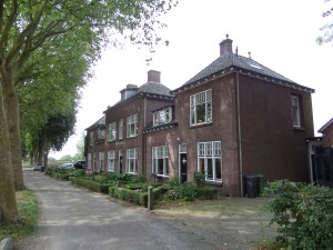 Woudrichem, Rijkswal: Voormalige kazerne Koninklijke Marechaussee (foto: René Hoeflaak)