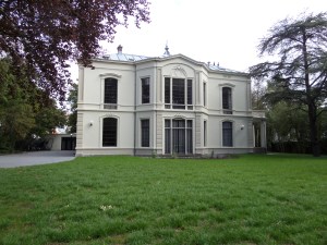 30 juli 2015: te koop: Plein 1813 2 in Den Haag (foto: René Hoeflaak)