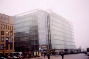 November 2003: ook het glazen paleis Sonamatalo is in de mist geneveld. [Foto: René Hoeflaak]