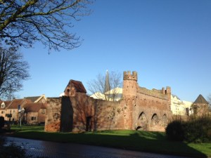 Zutphen, 28 november 2015: ruine van de Berkelpoort (foto: René Hoeflaak)