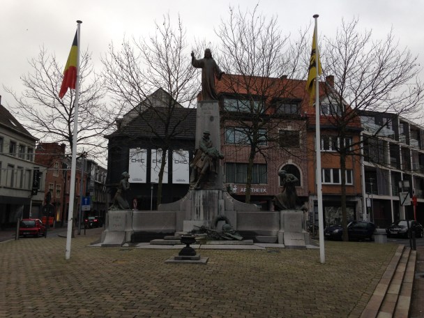 Belgié, Sint-Niklaas, 9 januari 2016: oorlogsmonument aan de Houtbriel (foto: René Hoeflaak)