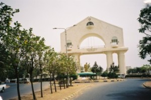 Banjul, 2005: Arch22. Monument ter ere van revolutie in 1994. (foto René Hoeflaak)