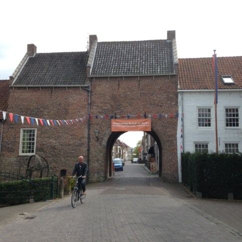 Buren, stadspoort, 22 april 2016 (foto: René Hoeflaak) 
