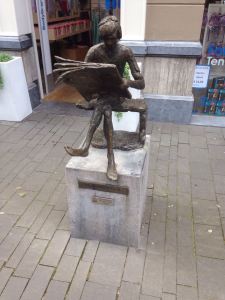 Enschede, 9 juli 2016: De Krantenlezer (foto: René Hoeflaak) 